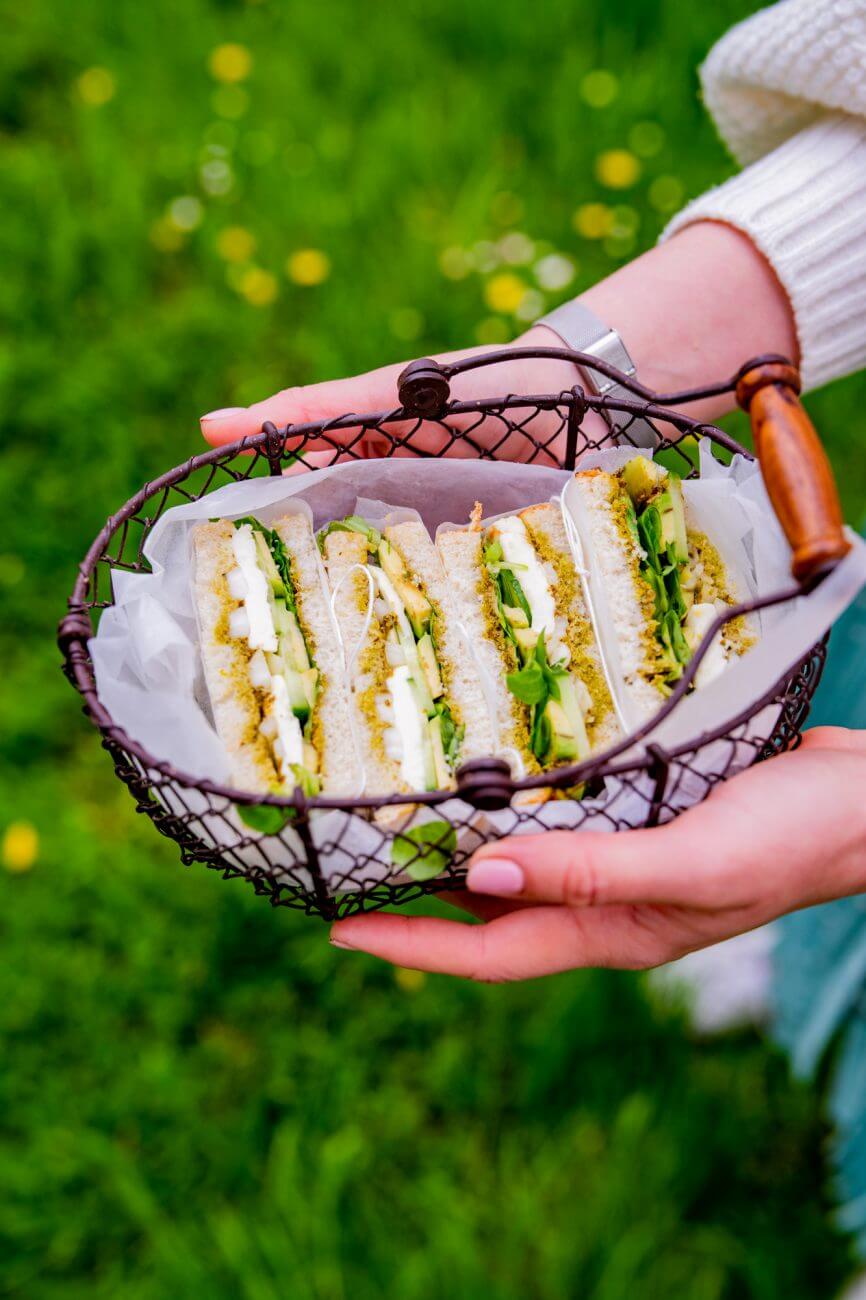 Sandwich fresh cu pesto, perfect pentru picnic